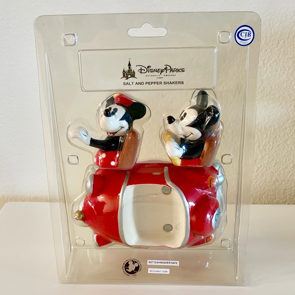 🆕 Disney Mickey & Minnie Salt and Pepper Shakers